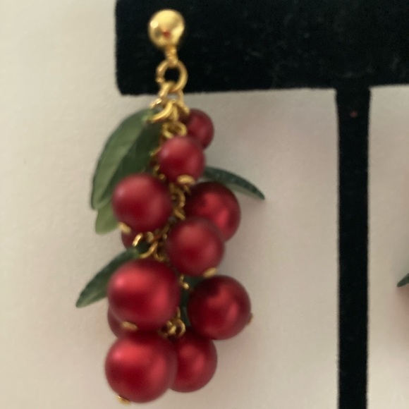 VTG Avon Berry leaf gold earrings - Picture 5 of 7